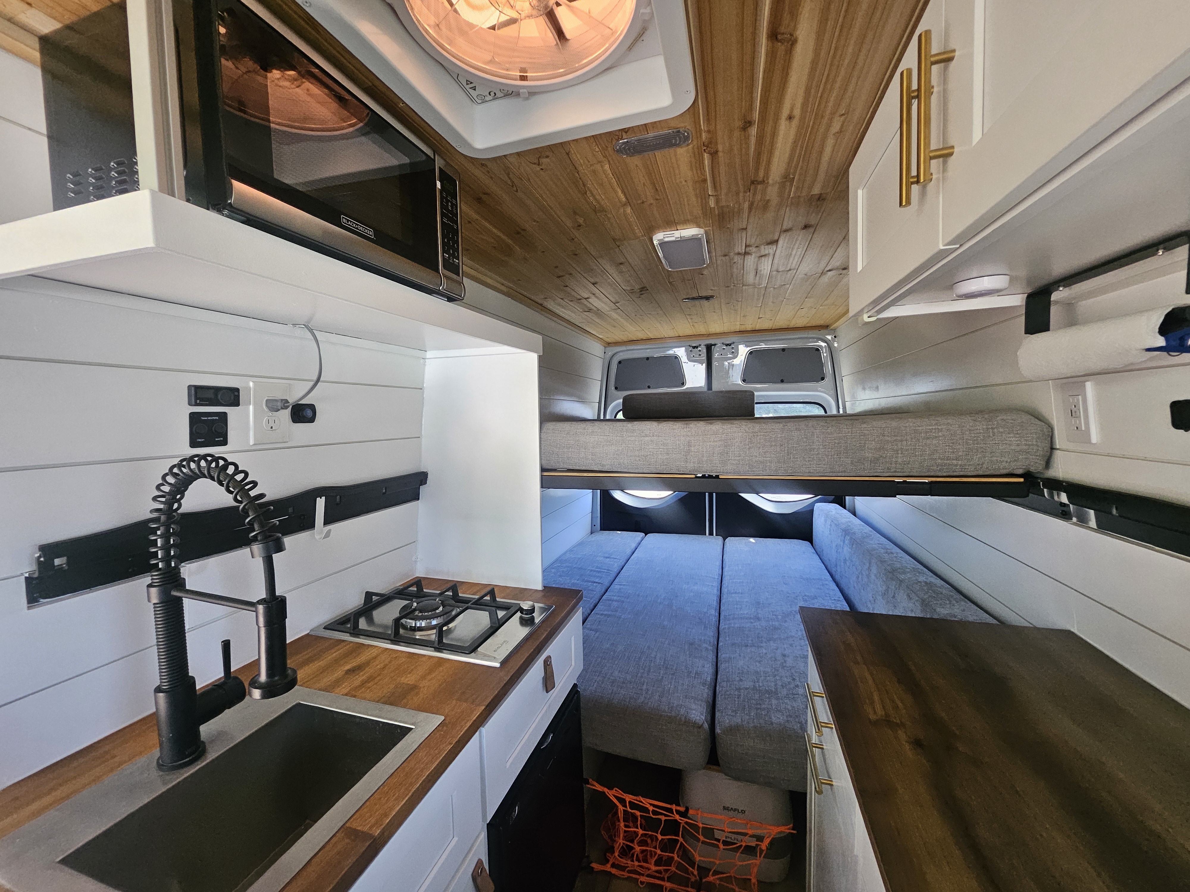 Beluga-2020 Mercedes Sprinter